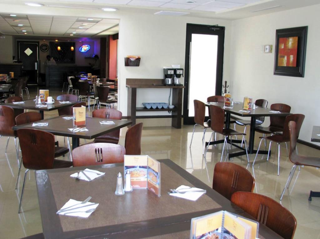 Hotel Alameda Express Matamoros  Eksteriør billede