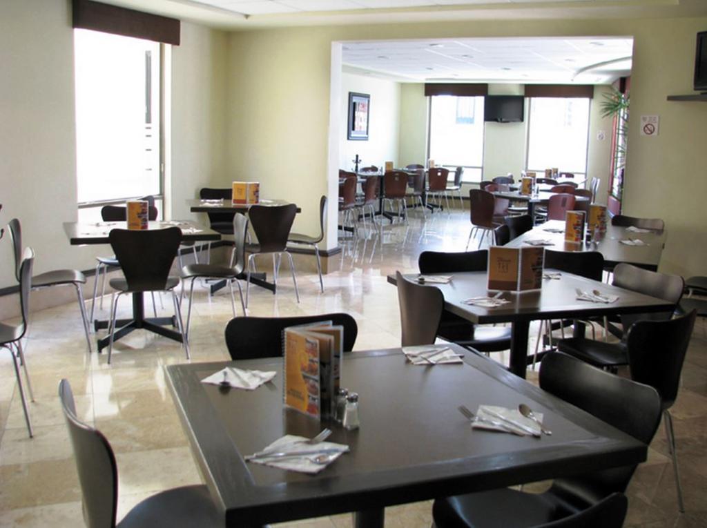 Hotel Alameda Express Matamoros  Eksteriør billede