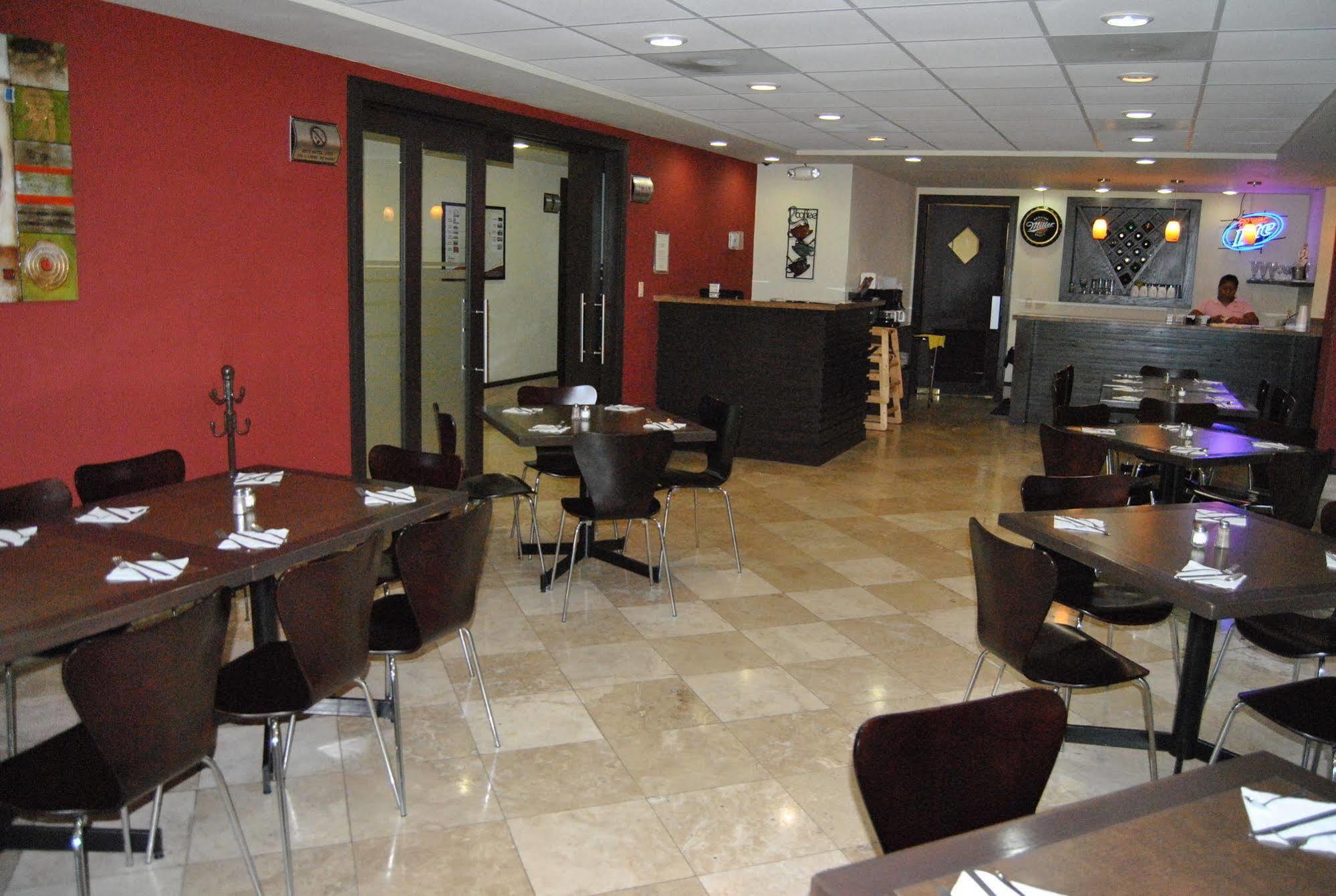 Hotel Alameda Express Matamoros  Eksteriør billede