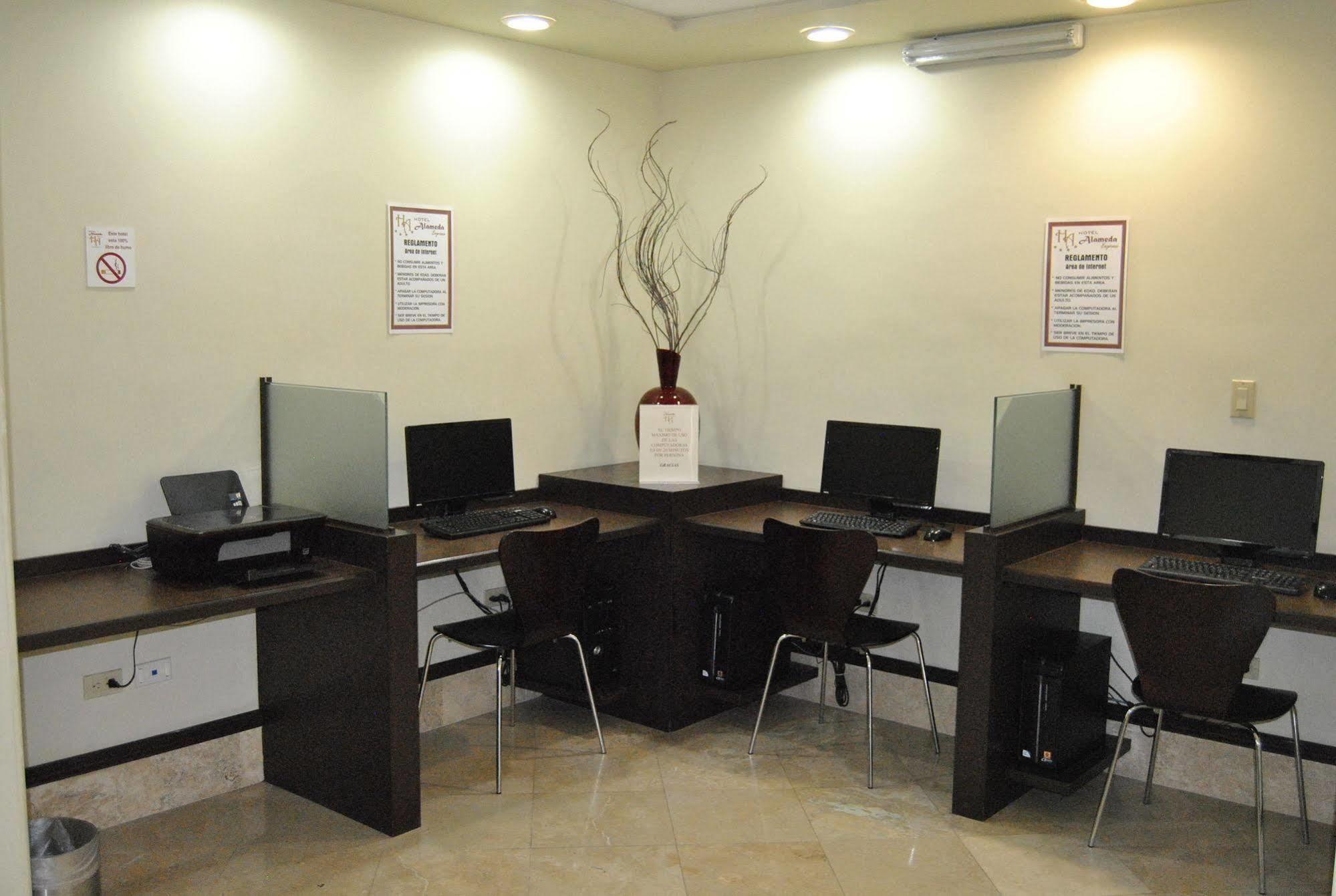 Hotel Alameda Express Matamoros  Eksteriør billede